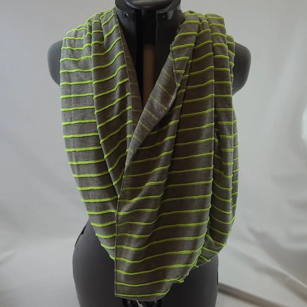 Lot of 9 infinity scarves including Halloween ๐ Christmas ๐ and more! - Picture 11 of 16